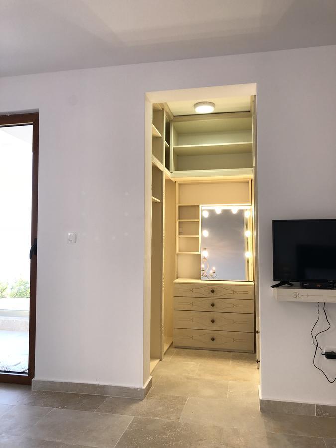 Horus Villa *